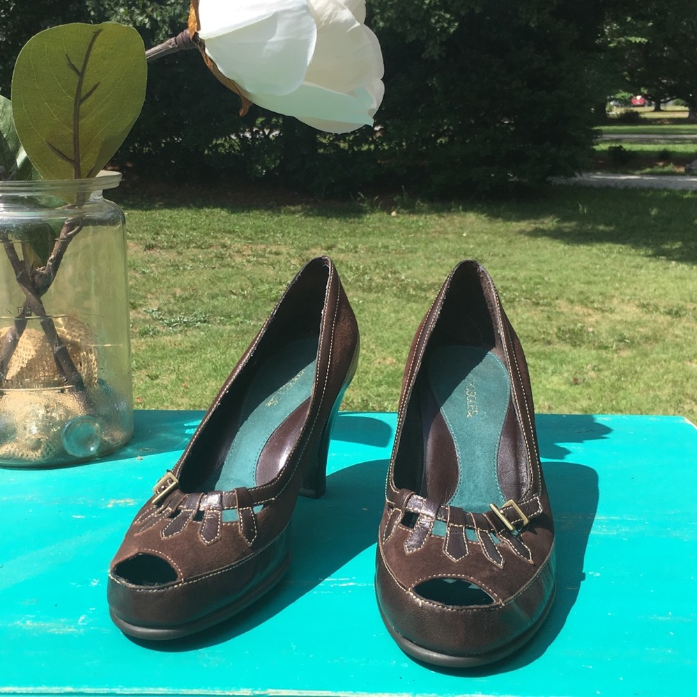 Aerosoles peep toe pumps